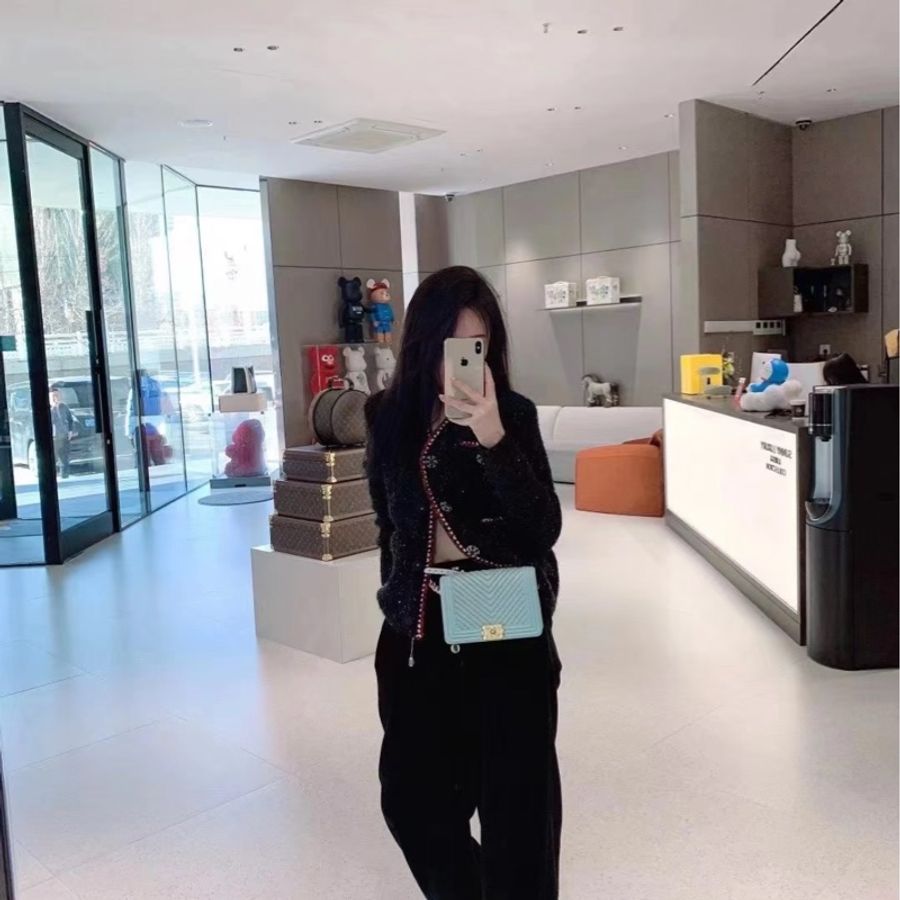 【99新 ✨ 全網最低價!】Chanel Leboy 部分原膜在 Tiffany藍 馬卡龍色中號️-3