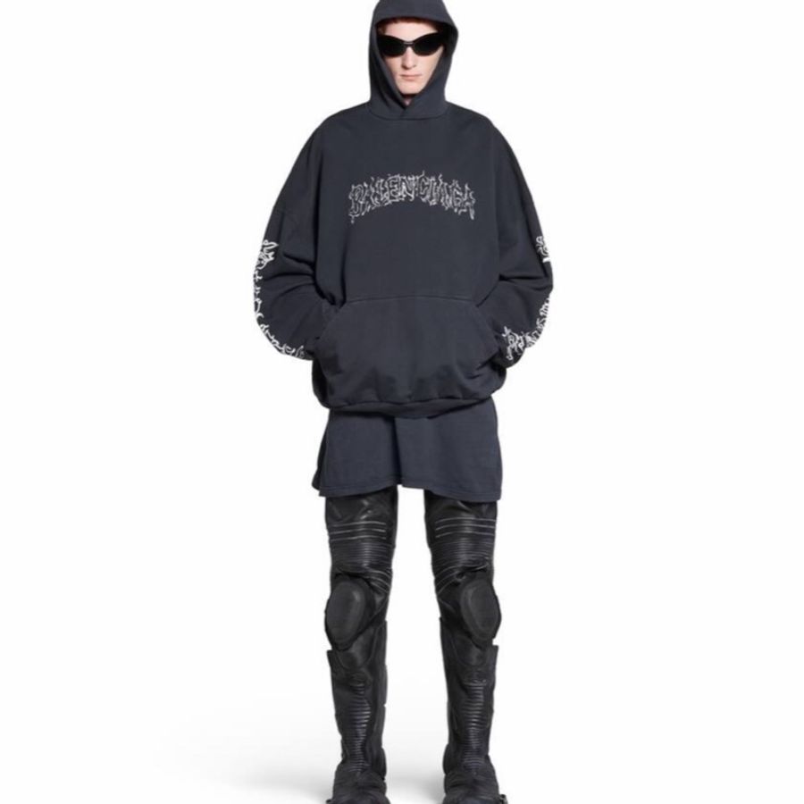 Balenciaga 男女同款 徽標連帽衛衣1 2 3碼模特身高 190 CM,所穿尺碼 4碼-7