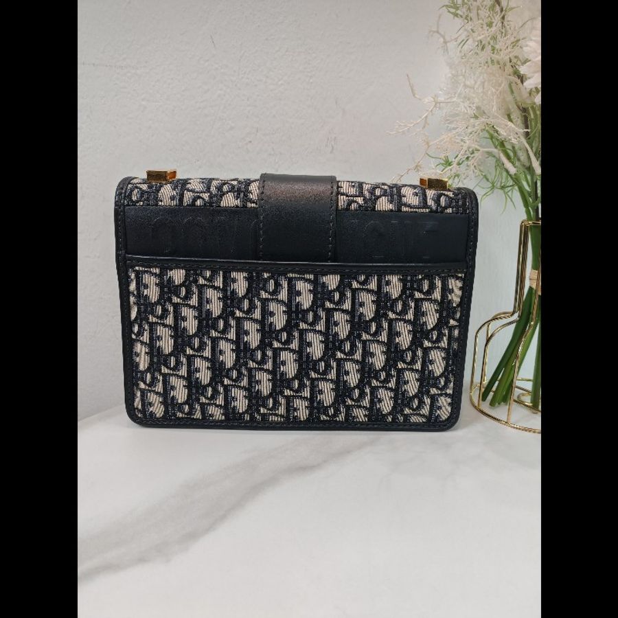 Dior Montaigne medium
藍色老花 蒙田30中號-1