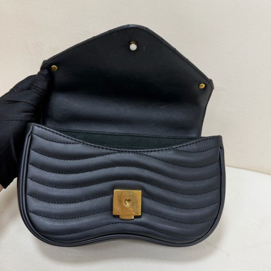 LV NEW WAVE 黑色金扣 手提斜背屁股包 20*14 98新配件塵袋-2