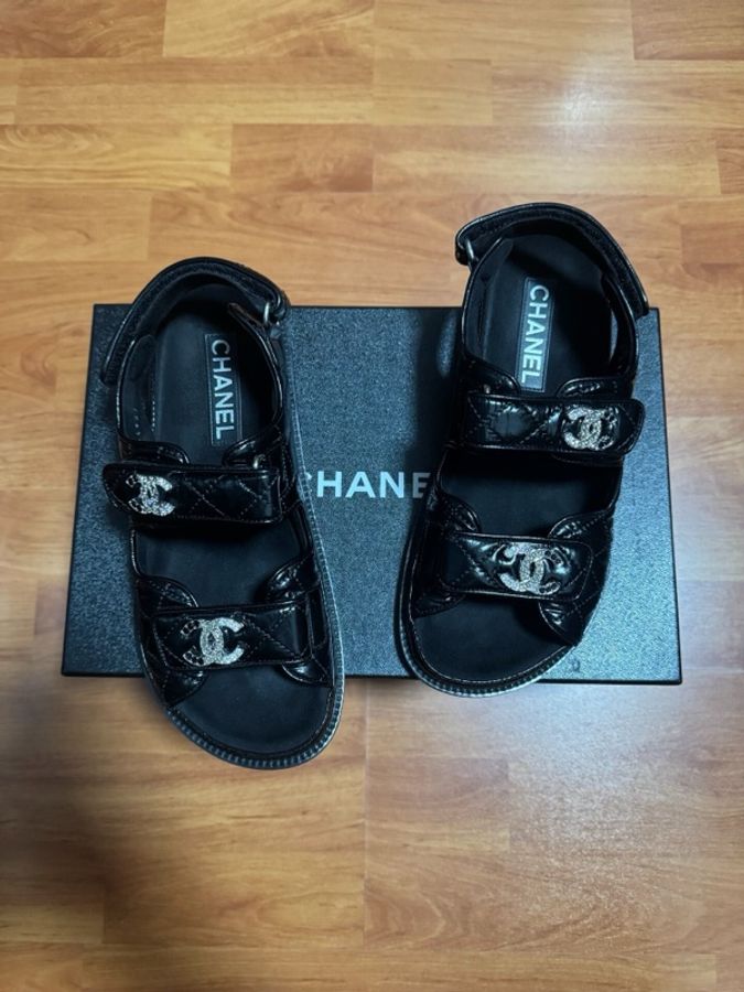 Chanel新款油蠟皮沙灘鞋 香奈兒25S鑽扣涼鞋 黑色 38碼-1