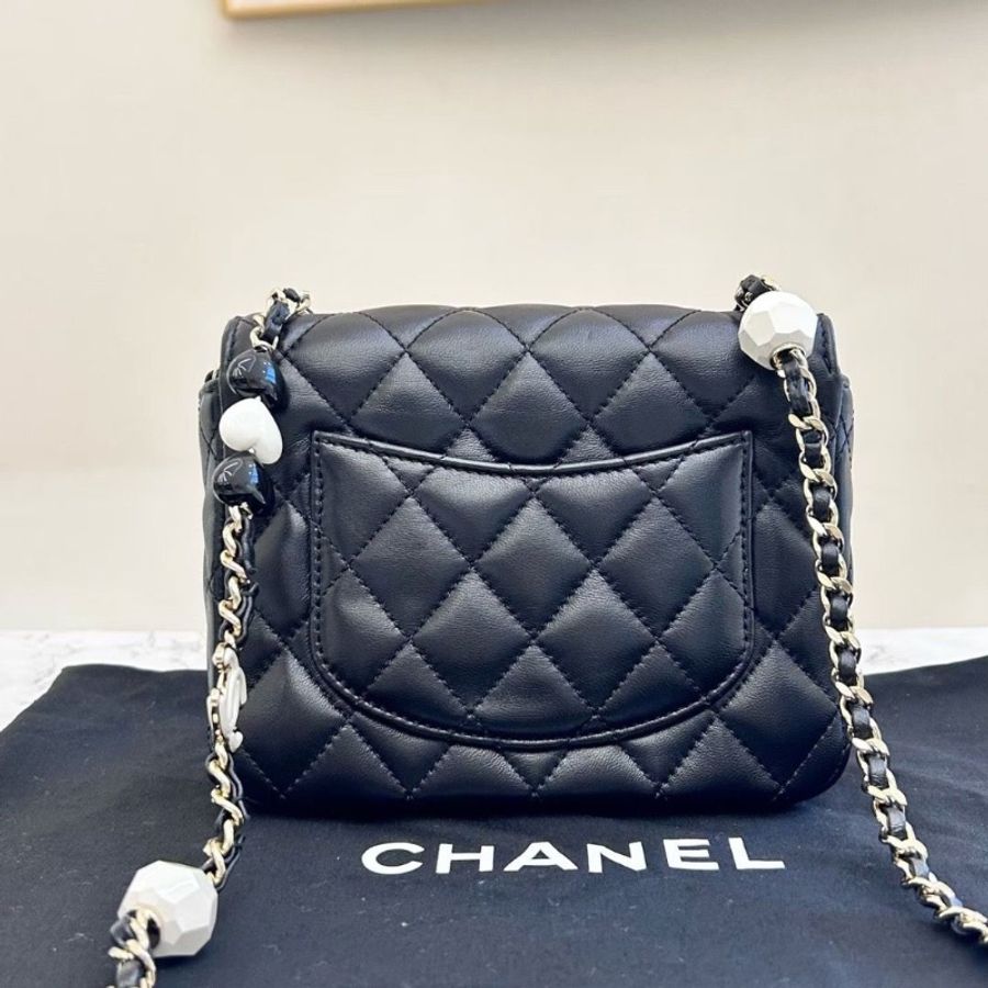 CHANEL 23P 琺瑯扣愛心皮穿鏈菱格方胖子 小羊皮斜背包 黑色 16*5cm*13cm 95新配件塵袋-2