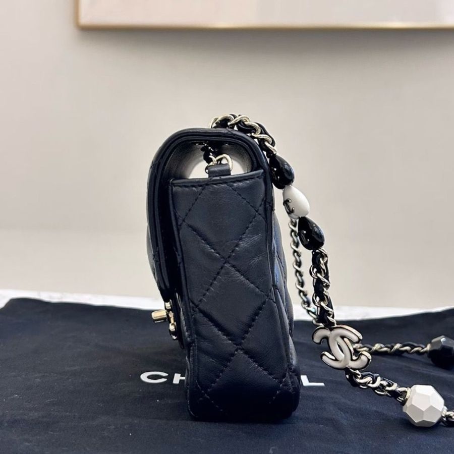 CHANEL 23P 琺瑯扣愛心皮穿鏈菱格方胖子 小羊皮斜背包 黑色 16*5cm*13cm 95新配件塵袋-3
