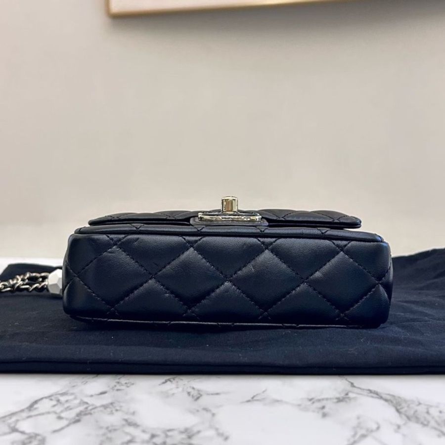 CHANEL 23P 琺瑯扣愛心皮穿鏈菱格方胖子 小羊皮斜背包 黑色 16*5cm*13cm 95新配件塵袋-4