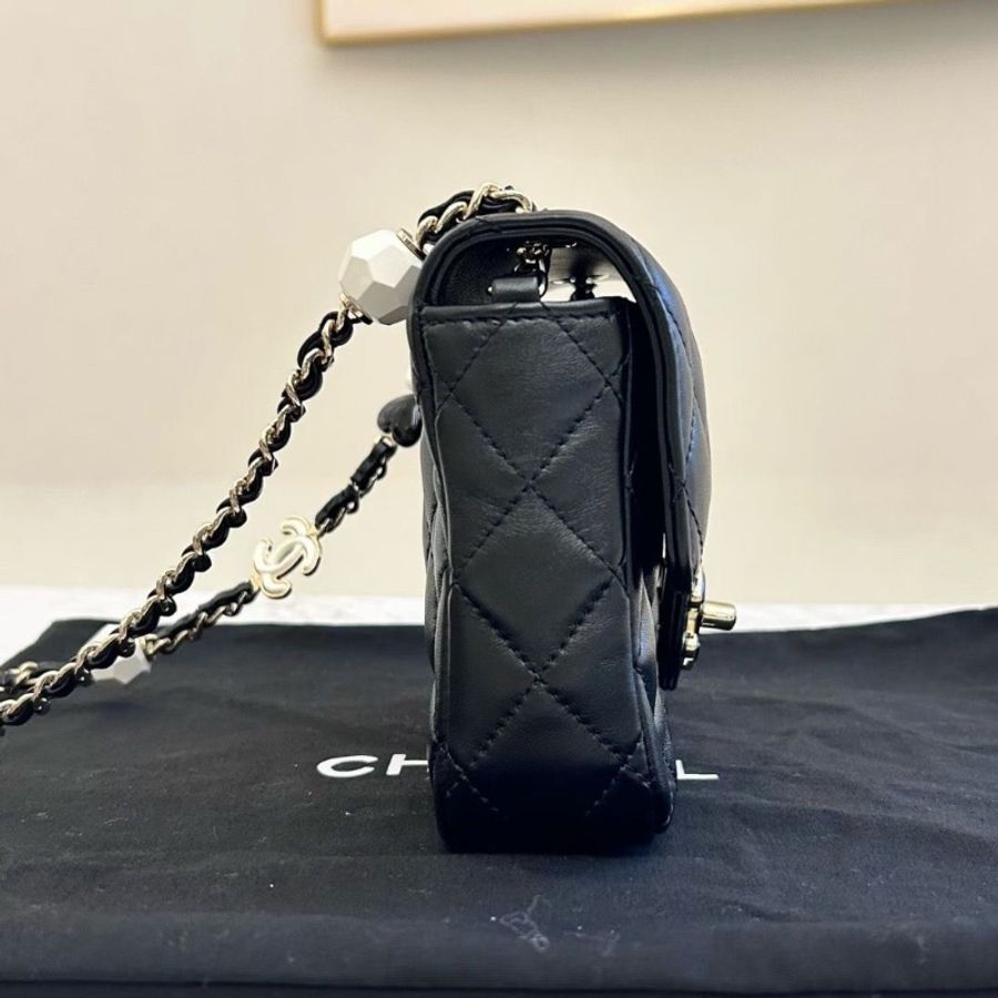 CHANEL 23P 琺瑯扣愛心皮穿鏈菱格方胖子 小羊皮斜背包 黑色 16*5cm*13cm 95新配件塵袋-5