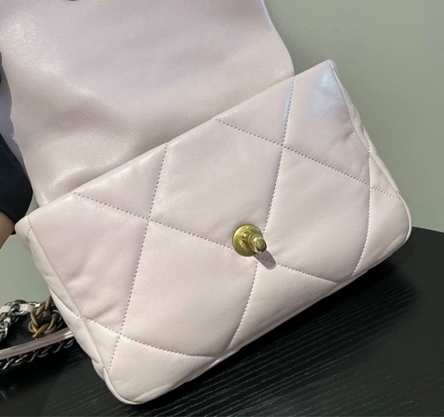 【98新 ✨ 全網最低價!】罕見 Chanel 香奈兒 櫻花粉色 金扣19bag 小號 (下單前先詢問庫存❗️)-6
