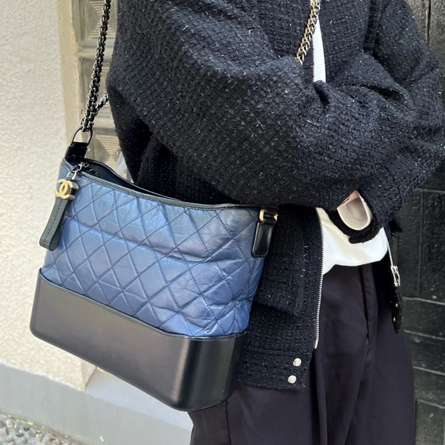 【經典款式✨男女適用👫🏻全網最低價】Chanel 流浪包 25開 藍黑配色-1