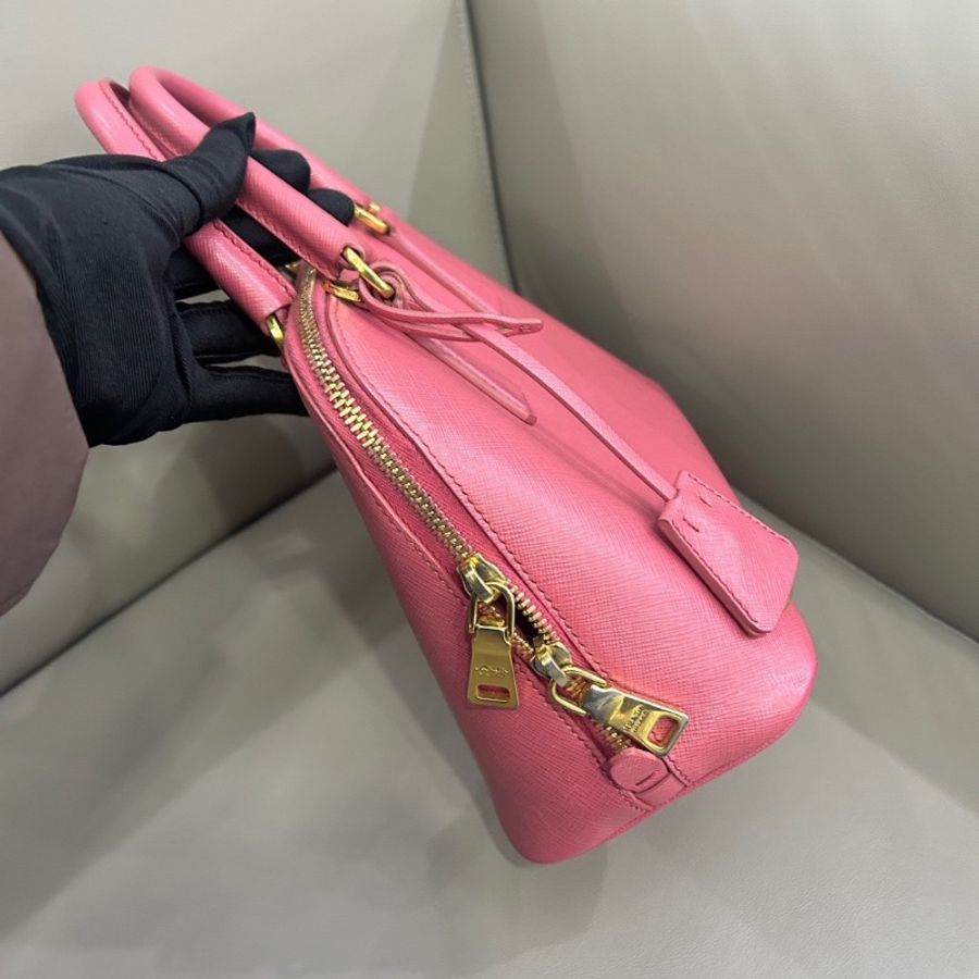 Prada 經典貝殼包手提包 粉色斜背包25.5*17.5cm 98新配件塵袋-4