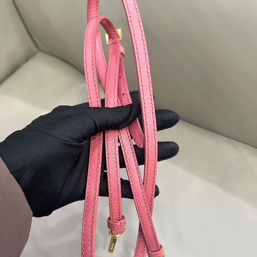 Prada 經典貝殼包手提包 粉色斜背包25.5*17.5cm 98新配件塵袋-7