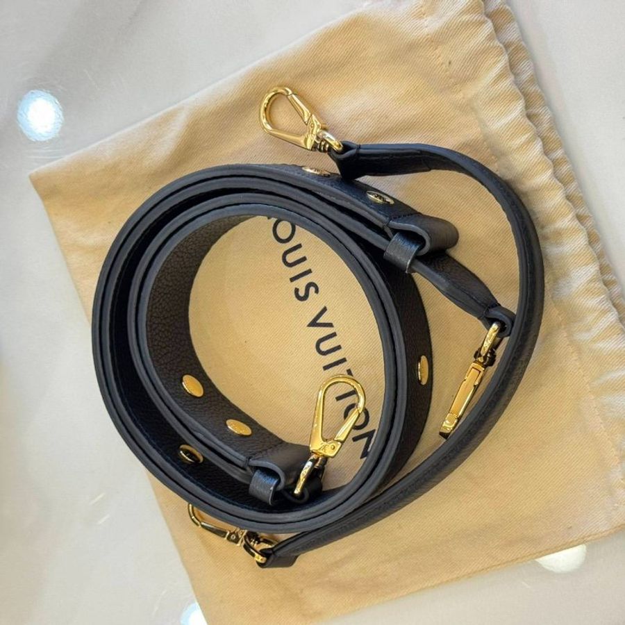 *SHIHNA名牌精品* LV M57687 LOCKME BUCKET BAG 黑色水桶包-9