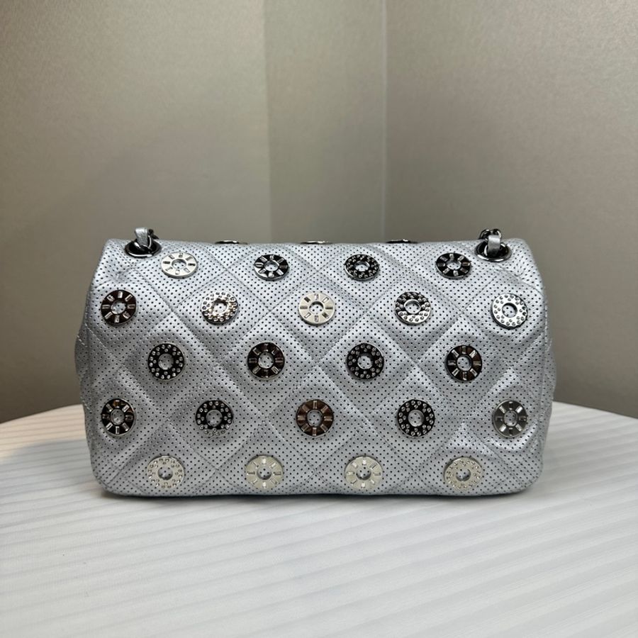 香奈兒/Chanel 限量版銀色cf 銀扣鏤空皮革 25x6.5x15cm-1