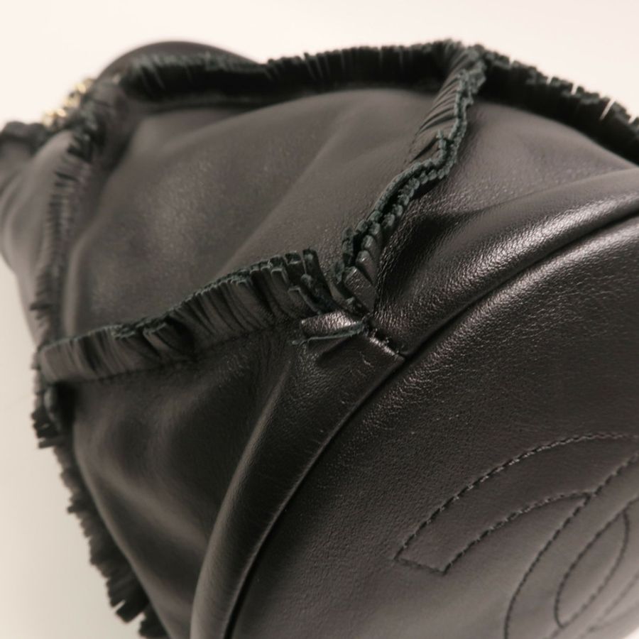 CHANEL 牛皮皮革Bucket Bag金扣鏈帶肩背袋-11