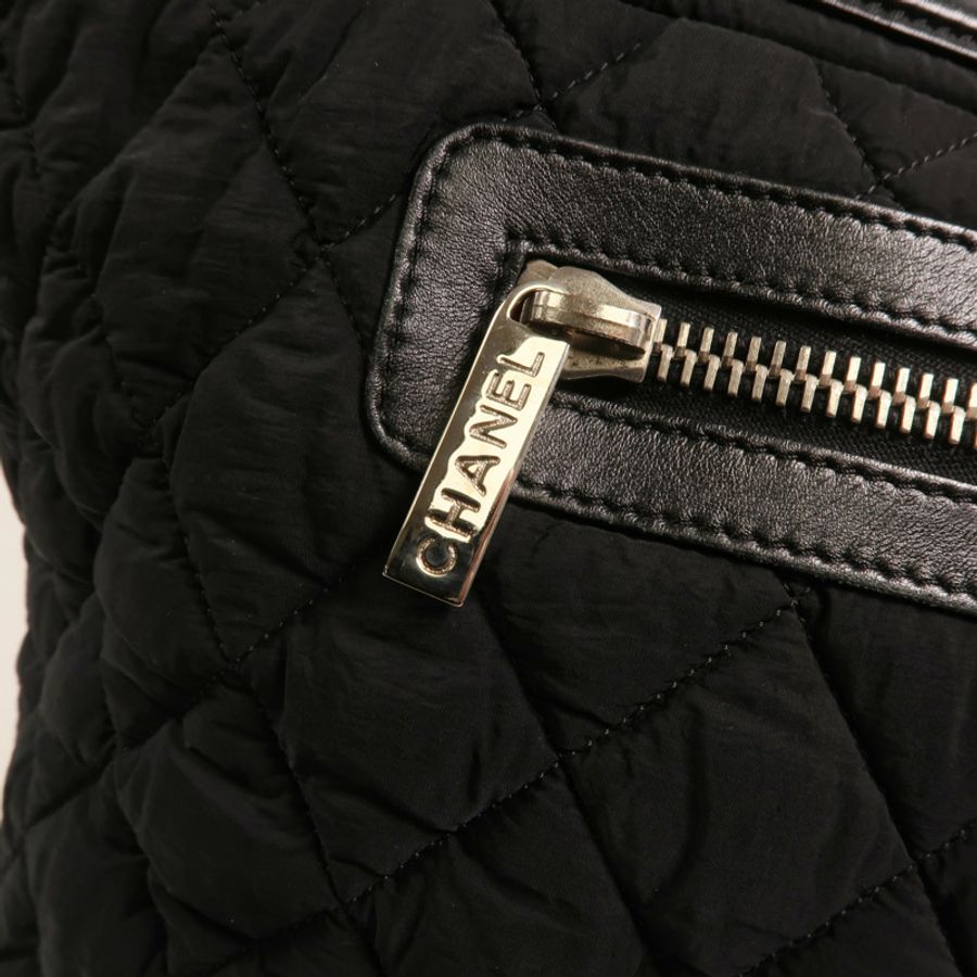 CHANEL 尼龍Coco Cocoon銀扣手挽袋-9