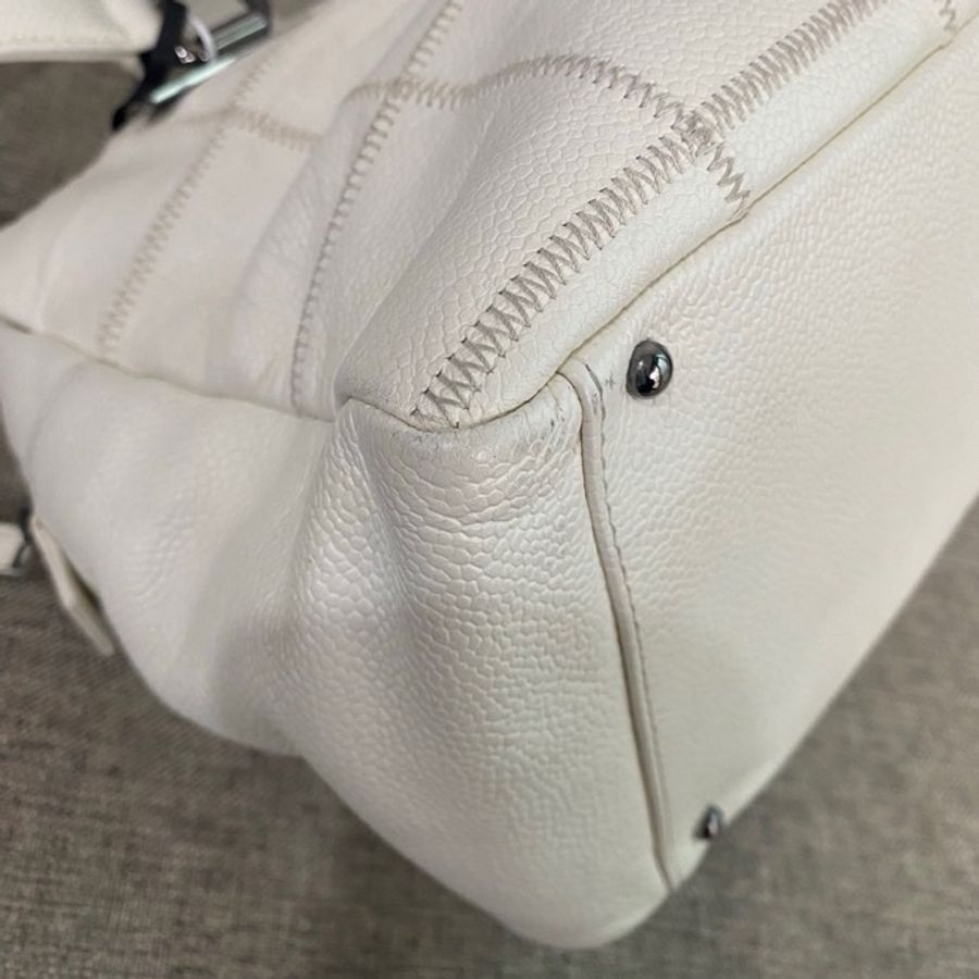 Chanel • 白色字母荔枝牛皮保齡球包-6