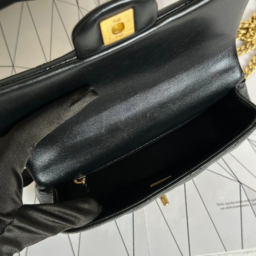 CHANEL 愛心調節釦口蓋包 20 - 羊皮黑金-6