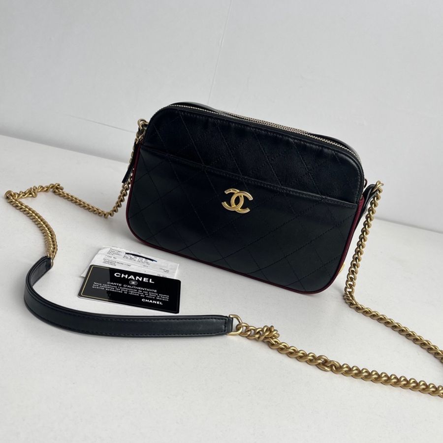 【近新閒置品】Chanel香奈兒26開黑金嬉皮徽章雙層斜挎鏈條相機包-0