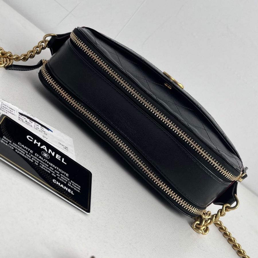【近新閒置品】Chanel香奈兒26開黑金嬉皮徽章雙層斜挎鏈條相機包-8