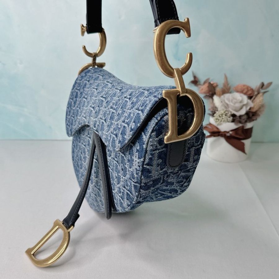 DIOR 全新Oblique刺繡單寧馬鞍包-2