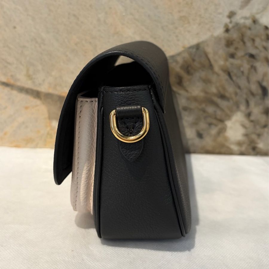 LV黑/米牛皮金釦LOCKME TENDER口蓋包-4