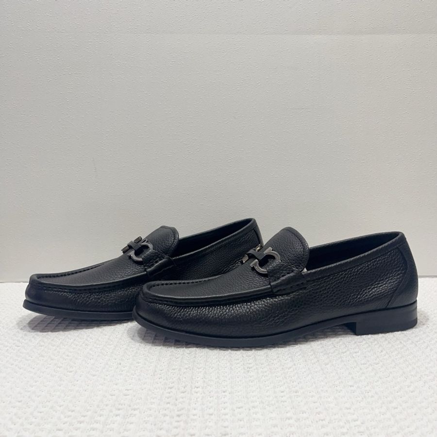 閒置新Salvatore Ferragamo/菲拉格慕黑色馬蹄扣休閒鞋尺寸7碼，40碼，寬度3-1