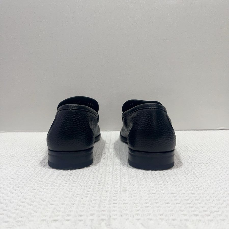 閒置新Salvatore Ferragamo/菲拉格慕黑色馬蹄扣休閒鞋尺寸7碼，40碼，寬度3-3