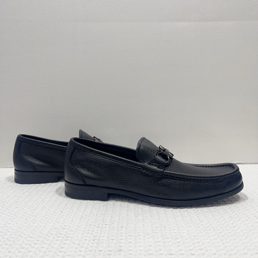 閒置新Salvatore Ferragamo/菲拉格慕黑色馬蹄扣休閒鞋尺寸7碼，40碼，寬度3-4
