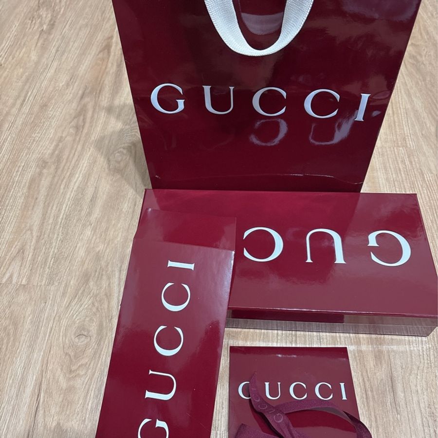 【全新品/專櫃全配】Gucci 經典雙面 GG 圍巾(附吊牌/盒袋)-4