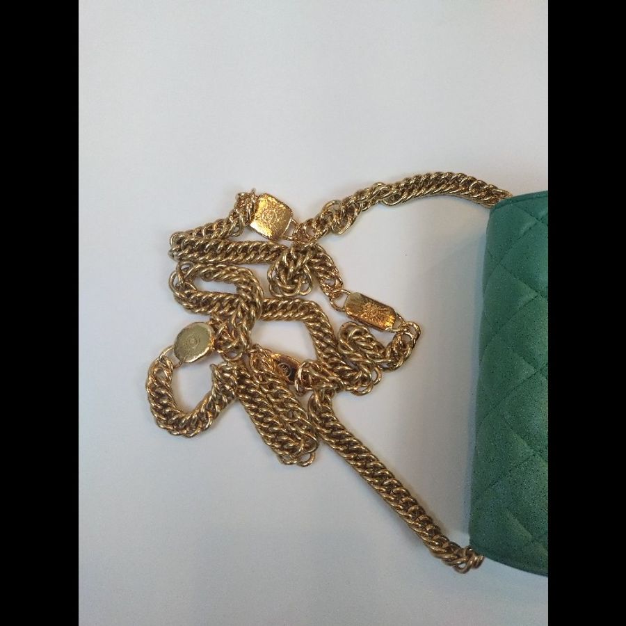 Chanel 粉牌飾金鍊水綠羊皮斜背小口蓋包 15-20