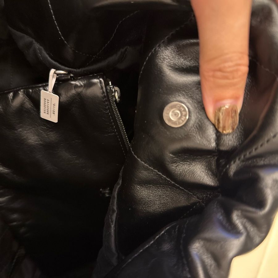 Chanel 22bag so balck中號-10