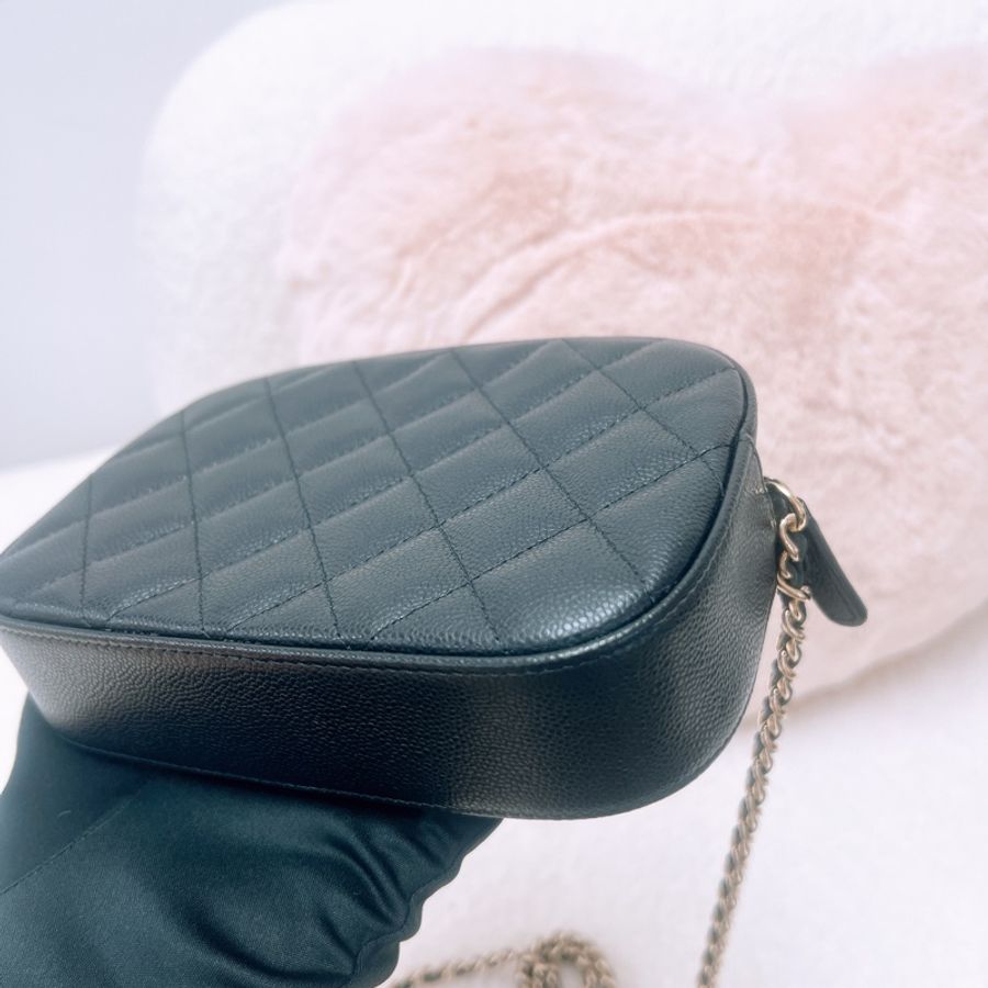 Chanel 黑金牛皮相機包 woc-9