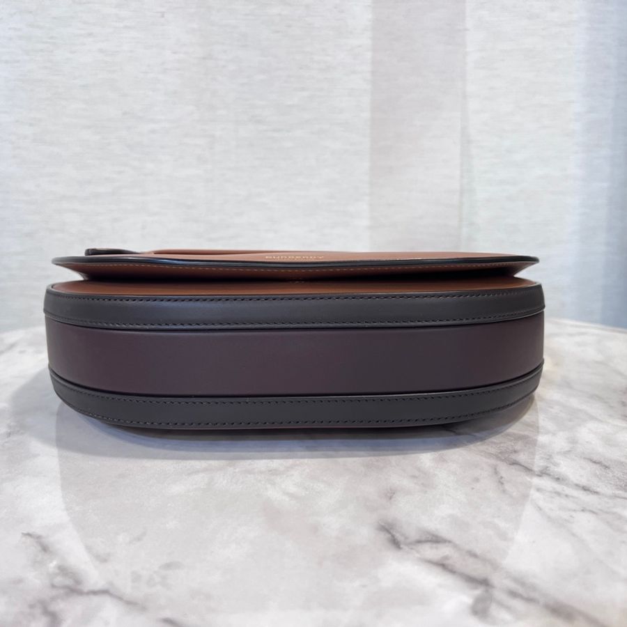 Burberry焦糖牛皮深咖背帶金釦半圓下蓋肩斜背包-3