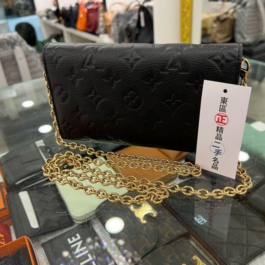 東區正精品㊣LV M67839 Vavin WOC 黑色全皮壓紋金釦鍊帶斜背包 RZ4167-7