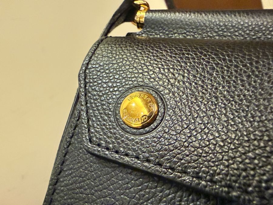 BURBERRY Title系列 牛皮製 雙面郵差斜挎包/單肩包-34