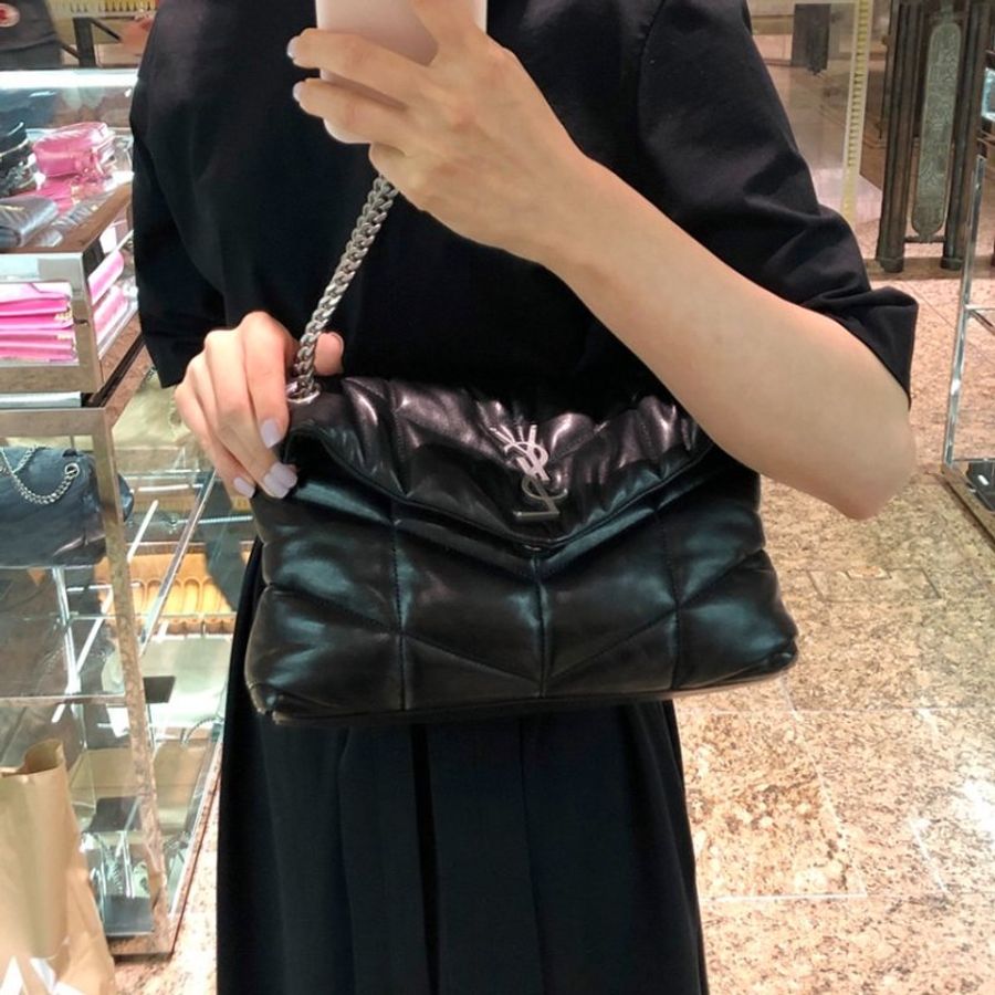 ✨2026季度全新✨Saint Laurent 577476 YSL 小款 小羊皮 Loulou Puffer 包 黑色/銀鍊-11
