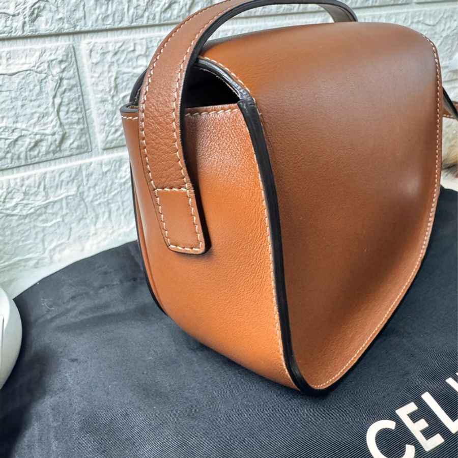 Celine Folco Cuir Triomphe 斜背包-12
