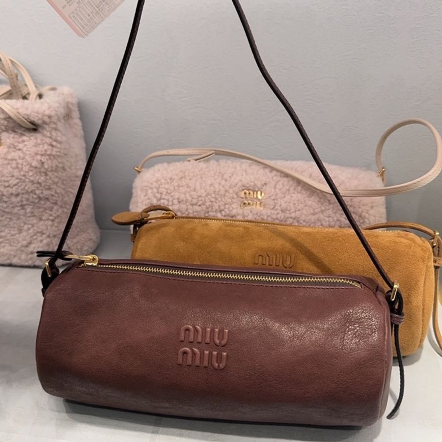 Miumiu圓筒化妝包(全新)-6