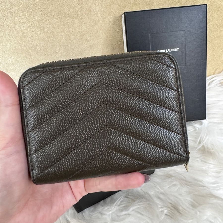 [櫃價23200］YSL 墨綠色魚子醬短夾-2