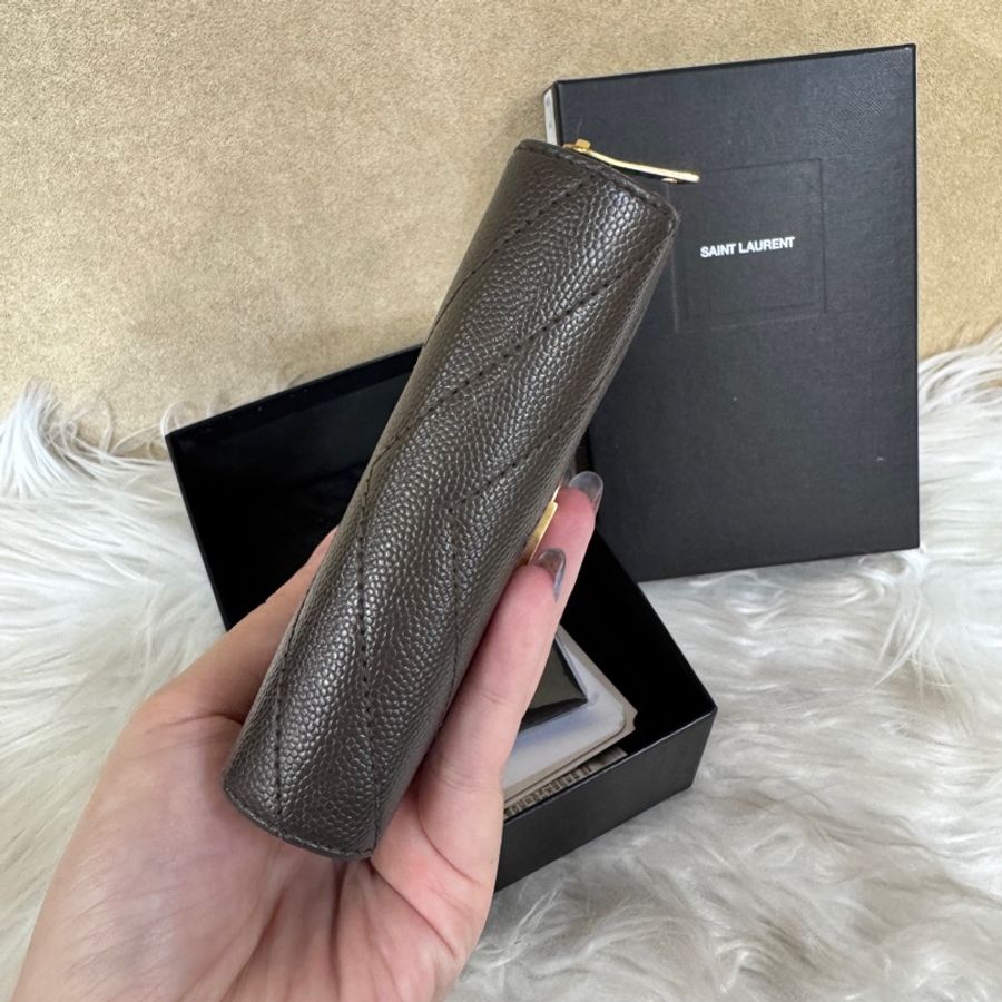 [櫃價23200］YSL 墨綠色魚子醬短夾-3