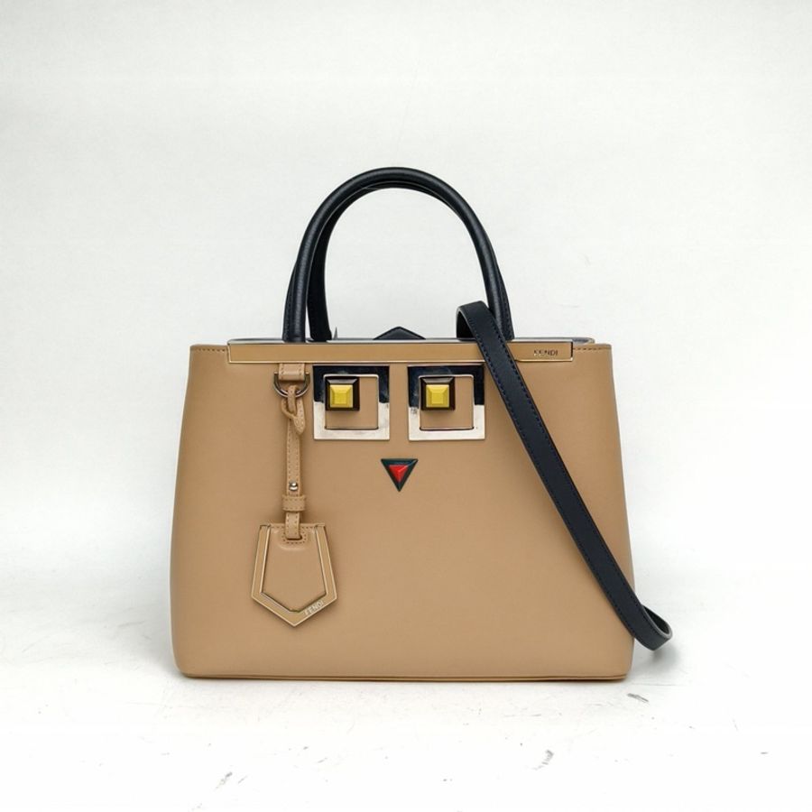 FENDI PETITE2JOURS小號惡魔眼睛卡其色牛皮銀扣肩背包-0