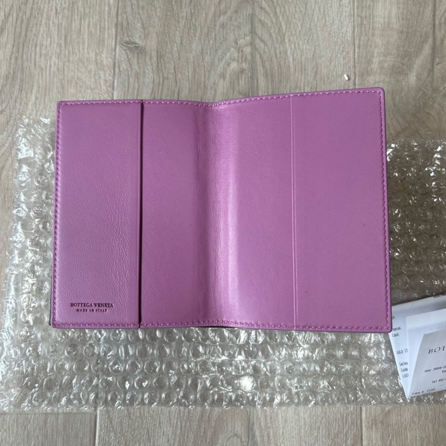 【出國必備】 BV Bottega veneta 護照 粉紫 全配含購證-9