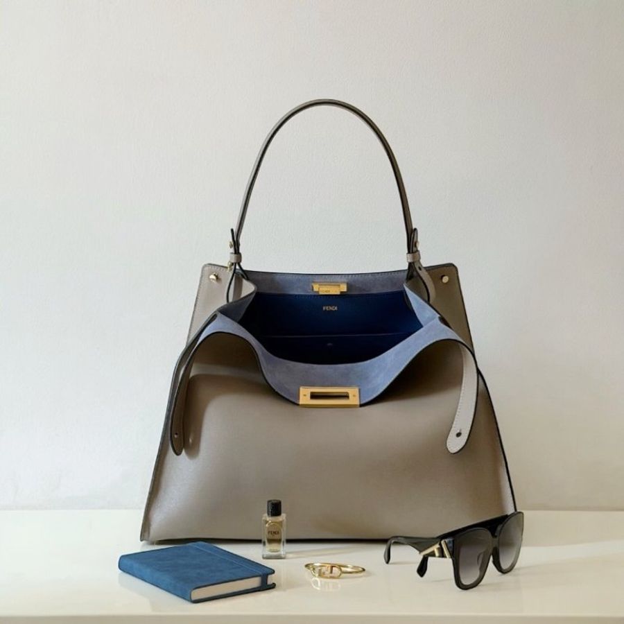 ⏰限時特賣價🌺Fendi Way 8BN368 中款鴿子灰色皮革和霓虹藍色麂皮包-5