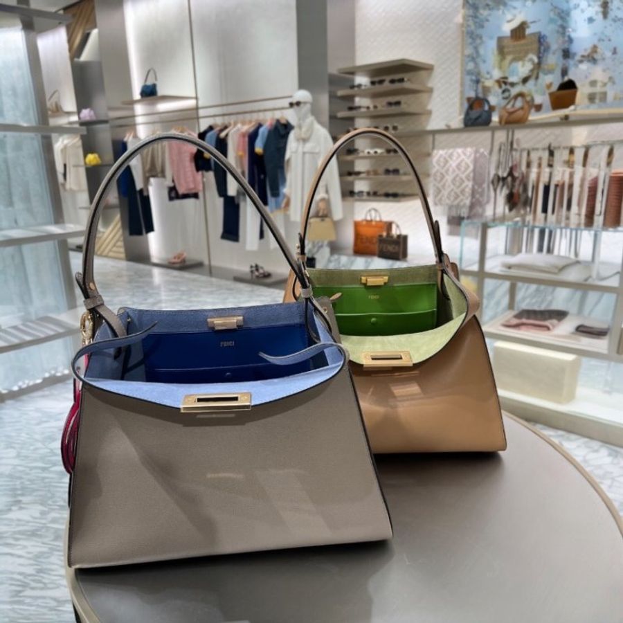 ⏰限時特賣價🌺Fendi Way 8BN368 中款鴿子灰色皮革和霓虹藍色麂皮包-8