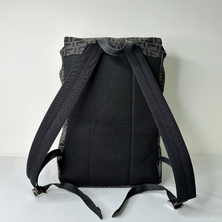 FENDI FF棕色老花後背包-1