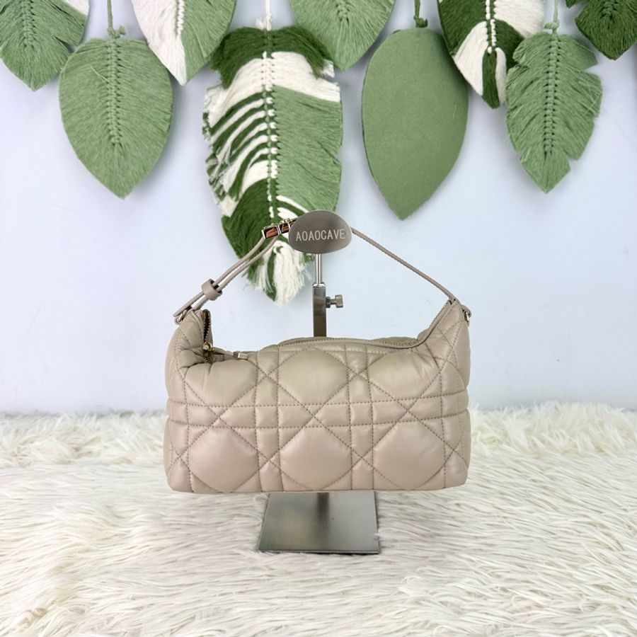 DIOR Travel Nomad Medium 奶茶色金扣飯盒包-0