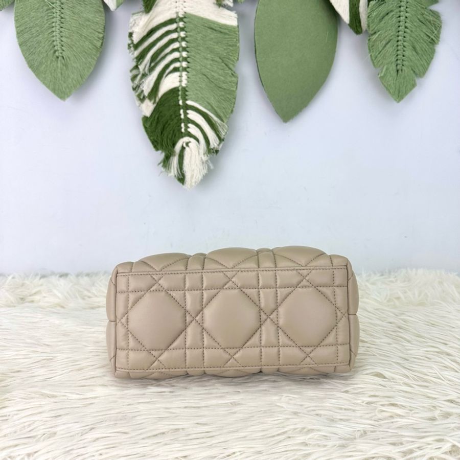 DIOR Travel Nomad Medium 奶茶色金扣飯盒包-5