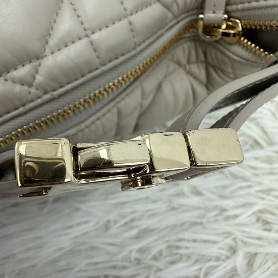 DIOR Travel Nomad Medium 奶茶色金扣飯盒包-17