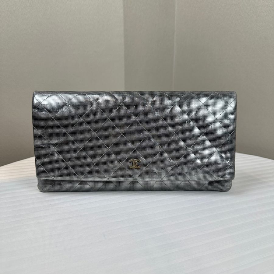 香奈兒/Chanel Foldover Clutch 銀色牛皮菱格紋手拿包27x3x14cm-0