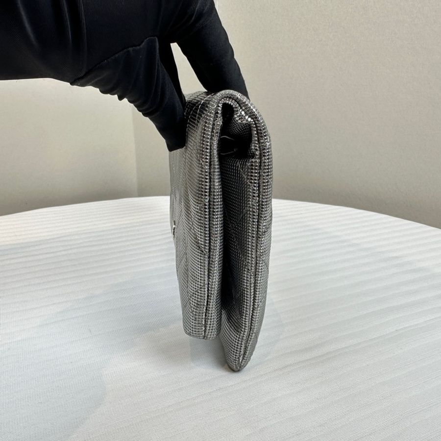 香奈兒/Chanel Foldover Clutch 銀色牛皮菱格紋手拿包27x3x14cm-4