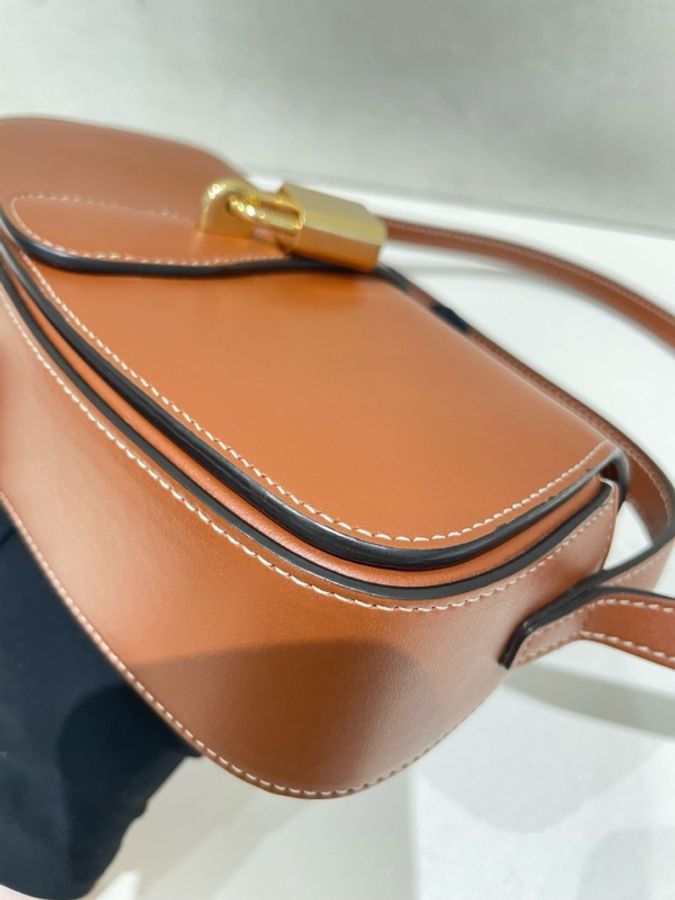 99新 Celine 賽琳 Tabou系列 金鎖包-9