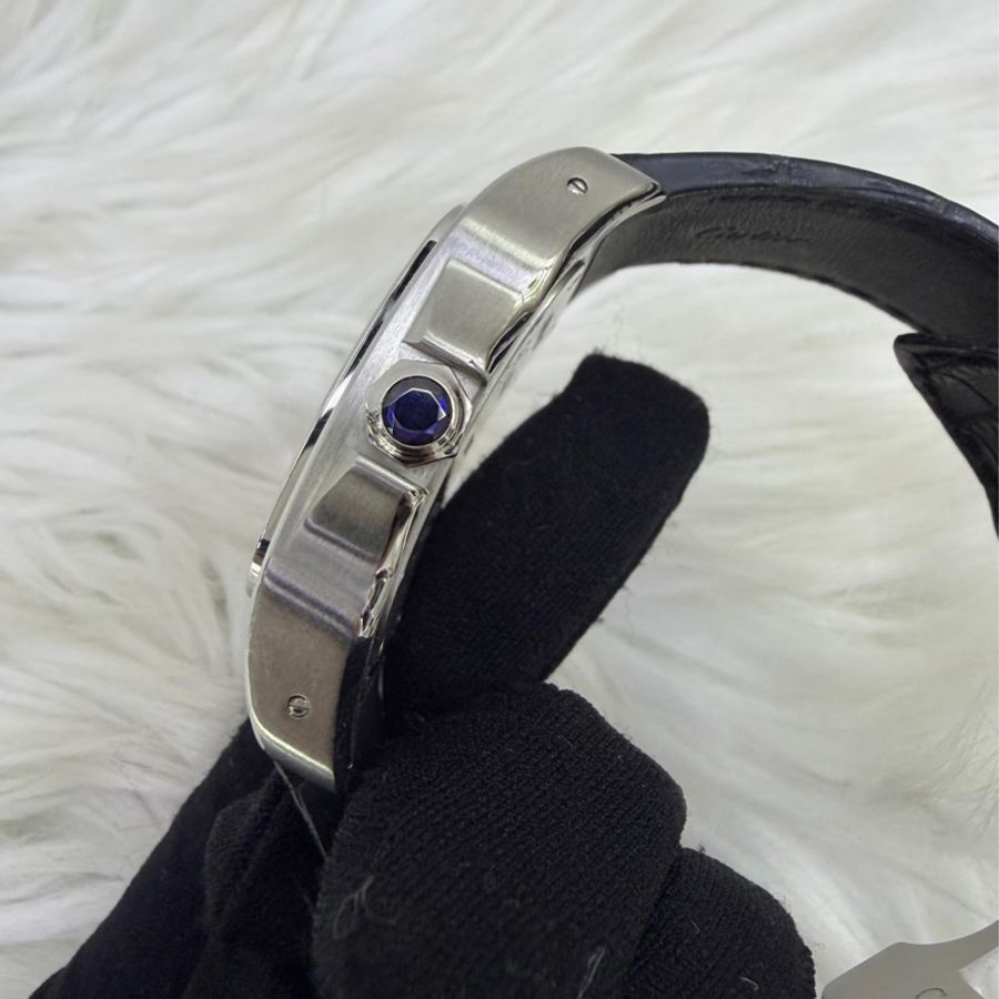 這款手錶是卡地亞(Cartier) 的一款Santos 100 系列自動上鍊腕錶-1